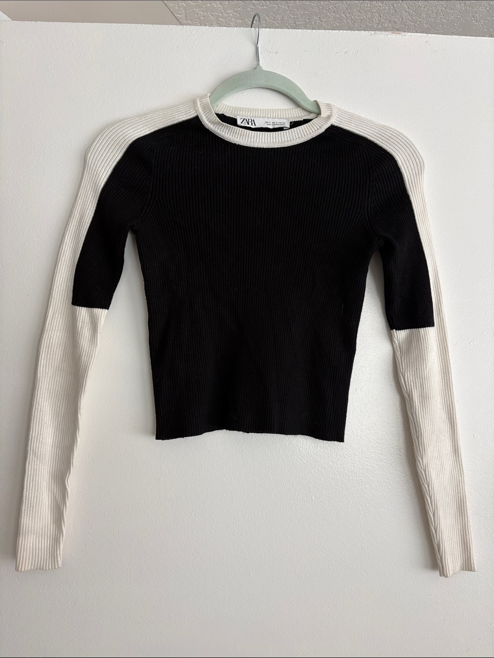 Zara Contrast Long Sleeve Ribbed Crewneck in Black and Cream